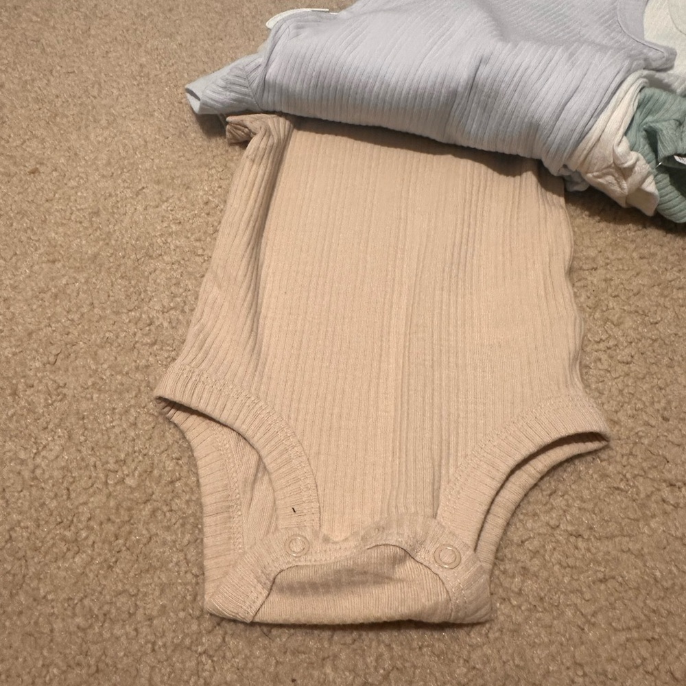 Carter's 3month  Baby Bodysuits - Picture 5 of 7